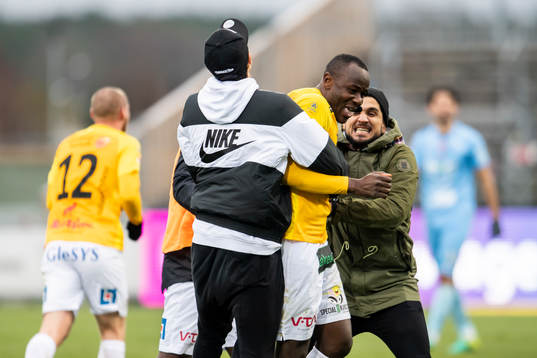 Falkenbergs Nsima Peter jublar