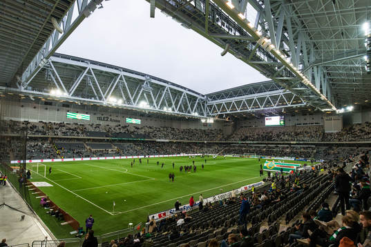 Hammarbys och Häckens spelare värmer upp på Tele2 Arena