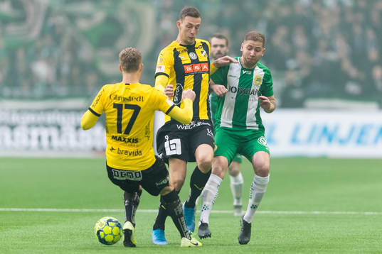 Häckens Gustav Berggren och Gustaf Nilsson i kamp om
