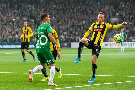 Hammarbys Alexander Kacaniklic och Häckens Adam Andersson