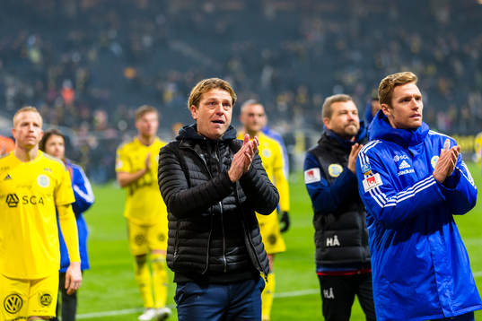 Sundsvalls tränare Tony Gustavsson deppar och tackar de