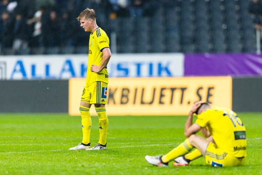 Sundsvalls Eric Björkander (v) och Carlos Gracia (h) deppar