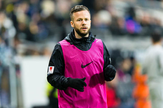 s Robert Lundström värmer upp