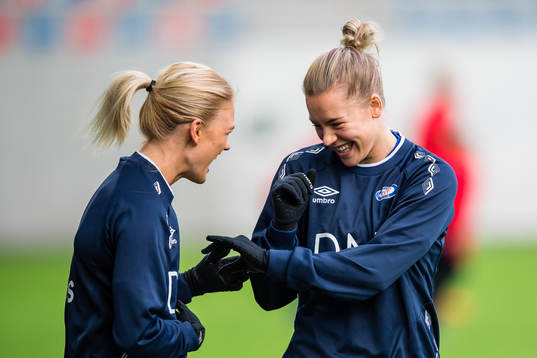 Rikke Marie Madsen and Marie Dølvik Markussen of Vålerenga