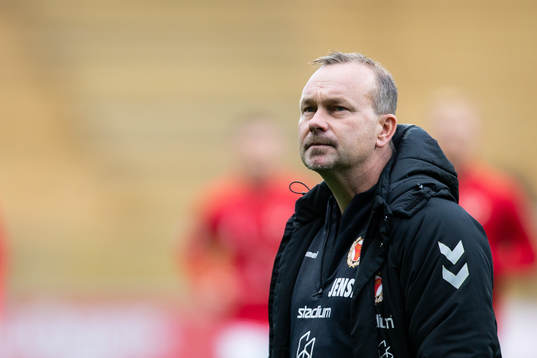Kalmars tränare Jens Nilsson innan fotbollsmatchen i