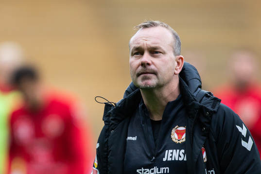 Kalmars tränare Jens Nilsson innan fotbollsmatchen i
