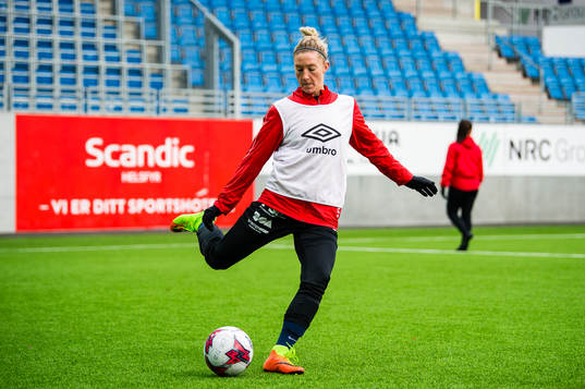 Robyn Elizabeth Decker of Avaldsnes