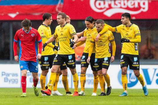 Elfsborgs Rasmus Alm jublar med lagkamrater