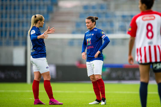 Victoria Ludvigsen and Sherida Spitse of Vålerenga