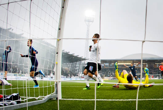 Malmö FFs Arnór Traustason gör 0-2 och jublar med Malmö