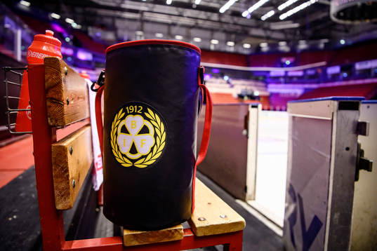 En trunk med Brynäs logotyp