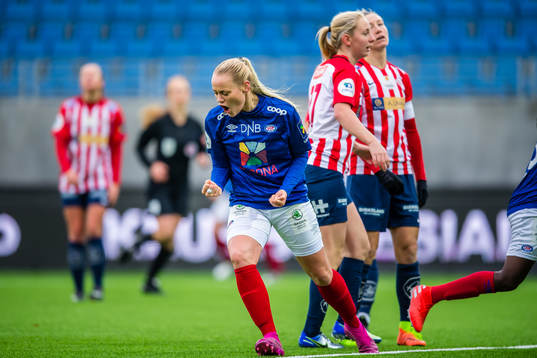 Victoria Ludvigsen of Vålerenga celebrates