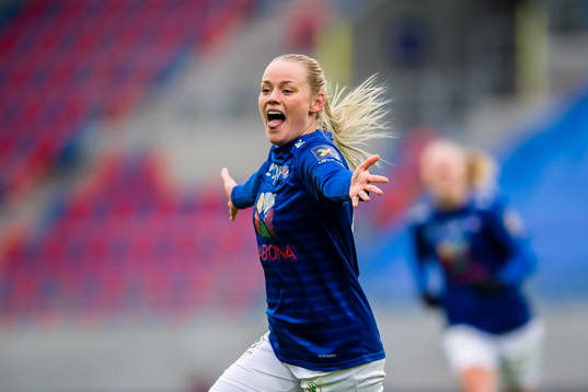 Victoria Ludvigsen of Vålerenga celebrates