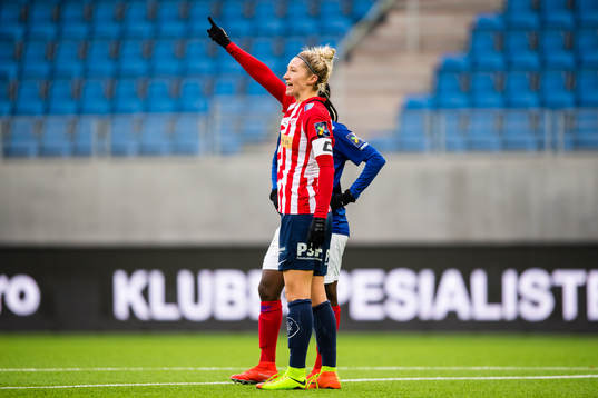 Robyn Elizabeth Decker of Avaldsnes