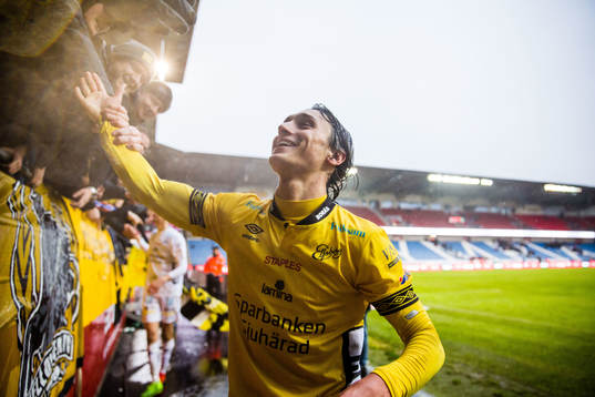 Elfsborgs Jonathan Levi jublar med publiken