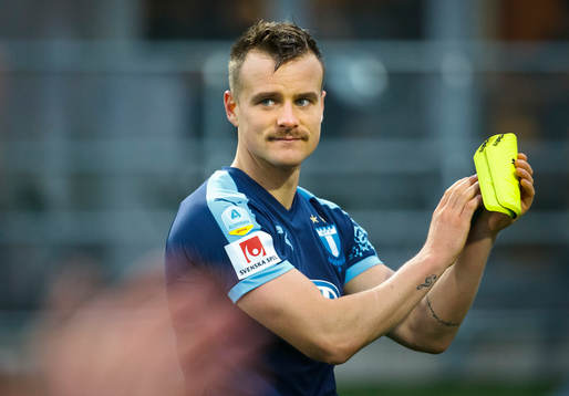 Malmö FFs Eric Larsson deppar