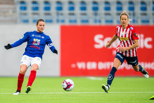 Sherida Spitse of Vålerenga and Aivi Belinda Kerstin Luik