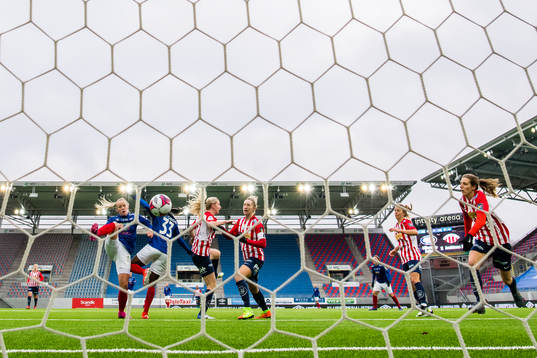 Victoria Ludvigsen of Vålerenga scores the 1-0 goal