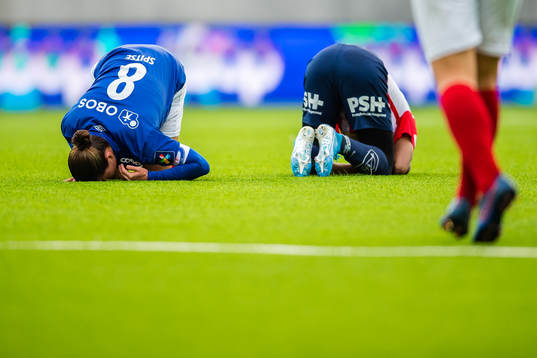 Sherida Spitse of Vålerenga in pain