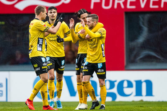 Elfsborgs Rasmus Alm jublar med lagkamrater