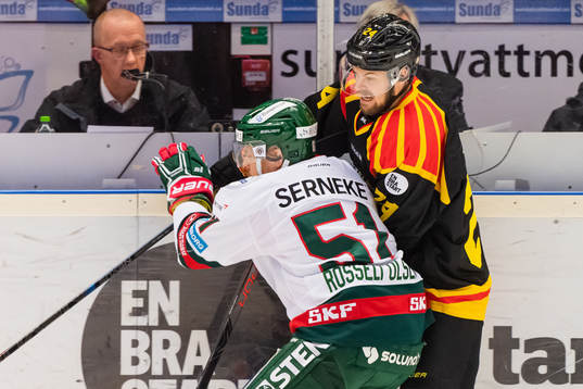 Frölundas Mats Rosseli Olsen och Brynäs Emil Moli i kamp