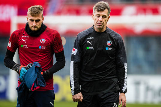 Helsingborgs målvakt Alexander Nilsson och  målvakts