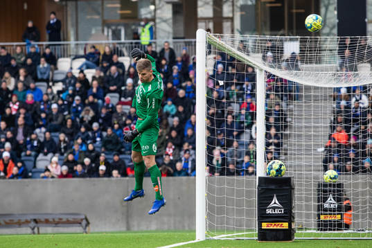 Sirius målvakt Lukas Jonsson