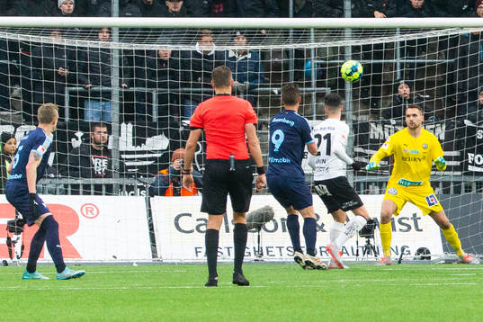 Malmö FFs Markus Rosenberg gör 0-4 bakom Örebros