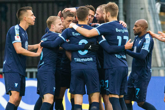Malmö FFs Sören Rieks jublar med lagkamrater