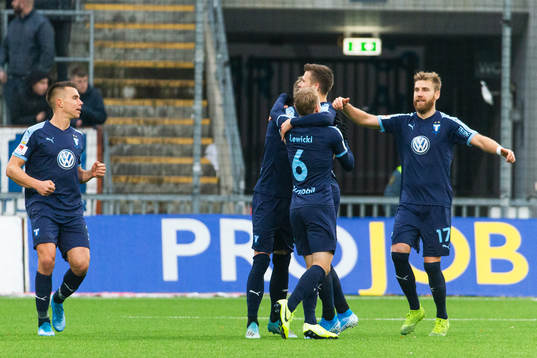 Malmö FFs Sören Rieks jublar med lagkamrater