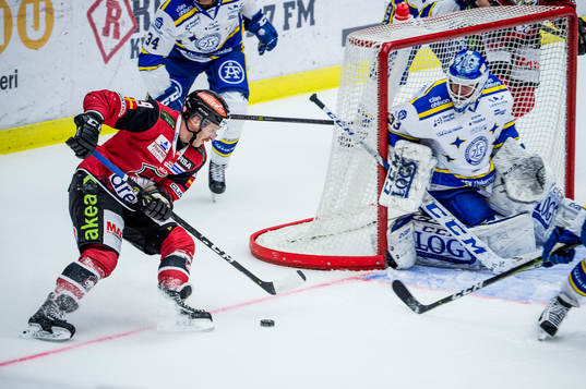 Malmö Redhawks Frederik Storm mot Leksands målvakt Axel