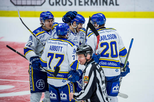 Leksands Thomas Valkvae Olsen jublar med lagkamraterna