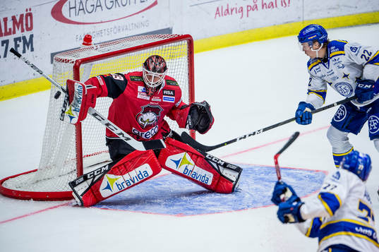 Malmö Redhawks målvakt Oscar Alsenfelt mot Leksands