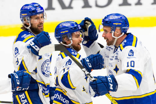 Leksands Oskar Lang jublar med lagkamrater