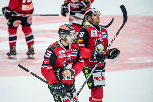 Malmö Redhawks Matias Myttynen och Matias Lassen deppar