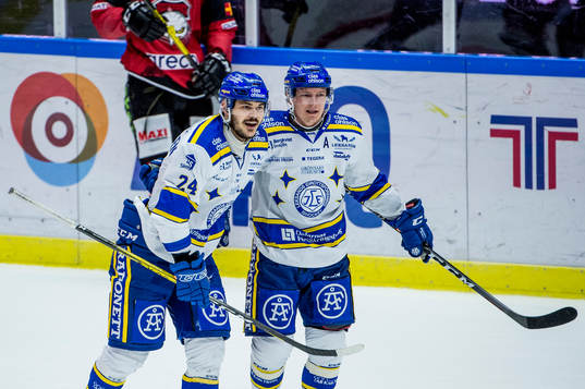 Leksands Thomas Valkvae Olsen och Patrik Zackrisson jublar
