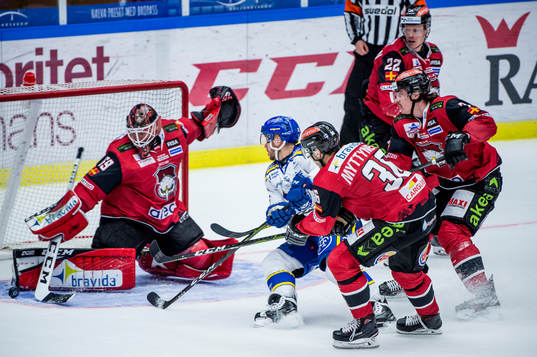 Leksands Linus Persson mot Malmö Redhawks målvakt Oscar