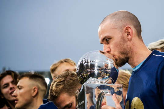Djurgårdens Marcus Danielson kysser Lennart Johanssons
