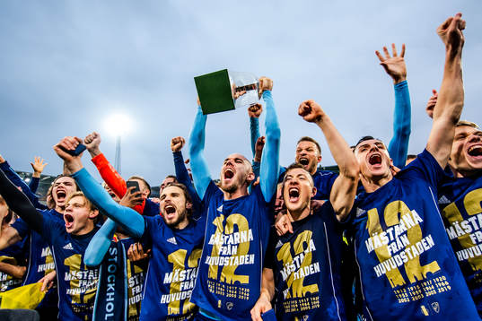 Djurgårdens Marcus Danielson jublar med Lennart Johanssons