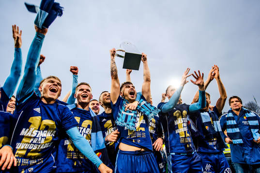 Djurgårdens Astrit Ajdarevic jublar med Lennart Johanssons