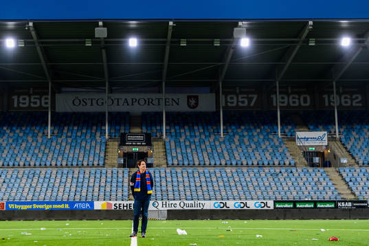 Djurgårdens tränare Thomas Lagerlöf står kvar