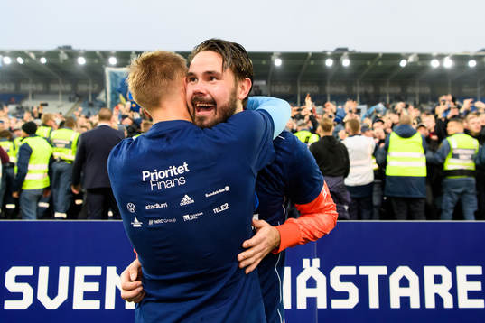 Djurgårdens målvakt Tommi Vaiho jublar