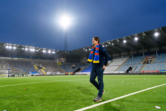Djurgårdens tränare Thomas Lagerlöf på arenan
