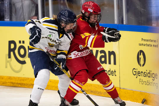 SmålandsHilda Svensson och Ångermanlands Adine Lindahl