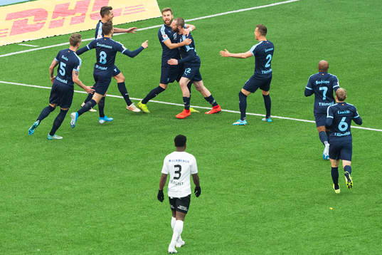 Malmö FFs Rasmus Bengtsson jublar med lagkamrater