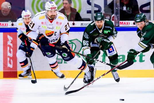 Djurgårdens Patrik Berglund och Färjestads Vojtech Mozik