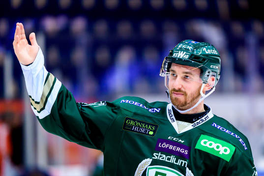 Färjestads Jonathon Blum jublar och tackar publiken