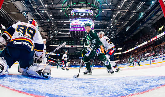 Färjestads Per Åslund styr in 1-0