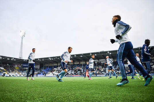 Djurgårdens spelare värmer upp