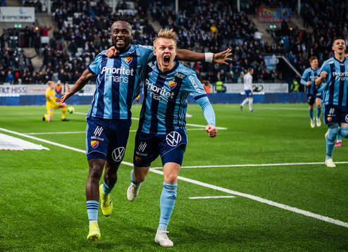 Djurgårdens Mohamed Buya Turay och Elliot Käck jublar